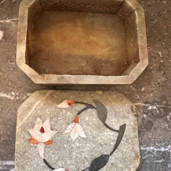 MOP Inlaid Soapstone Box from India - Picture 2 of 3